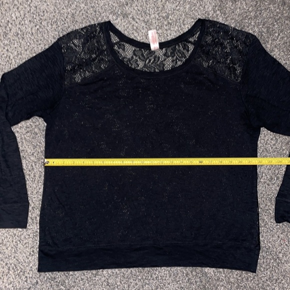 No Boundaries XXL Lace Back Black Long Sleeve - Picture 6 of 9